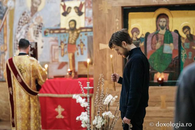 Sfânta Liturghie din Joia Mare la Parohia „Sf. Maxim Mărturisitorul - Sf. Grigorie Palama” Copou