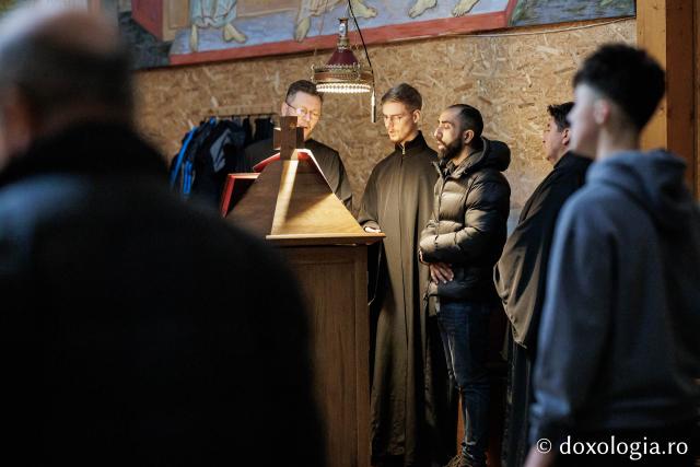 Sfânta Liturghie din Joia Mare la Parohia „Sf. Maxim Mărturisitorul - Sf. Grigorie Palama” Copou