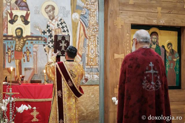 Sfânta Liturghie din Joia Mare la Parohia „Sf. Maxim Mărturisitorul - Sf. Grigorie Palama” Copou