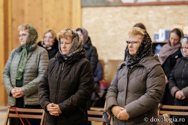 Sfânta Liturghie din Joia Mare la Parohia „Sf. Maxim Mărturisitorul - Sf. Grigorie Palama” Copou