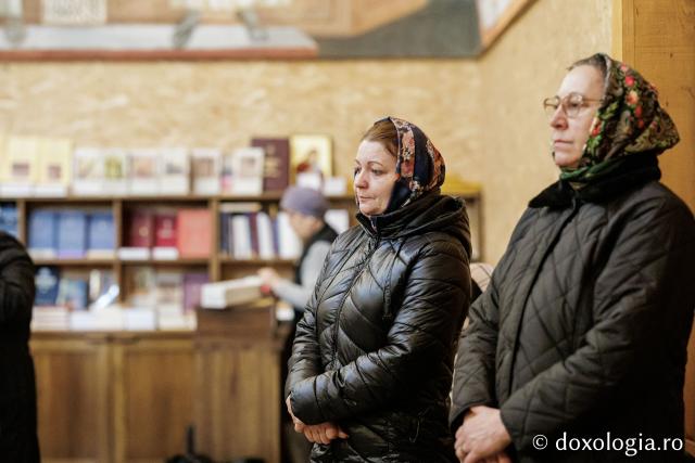 Sfânta Liturghie din Joia Mare la Parohia „Sf. Maxim Mărturisitorul - Sf. Grigorie Palama” Copou