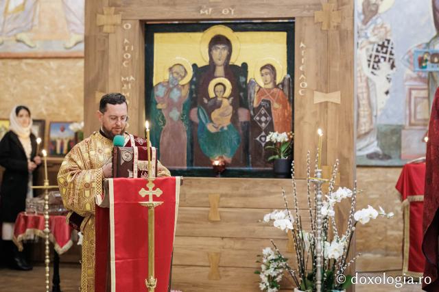 Sfânta Liturghie din Joia Mare la Parohia „Sf. Maxim Mărturisitorul - Sf. Grigorie Palama” Copou