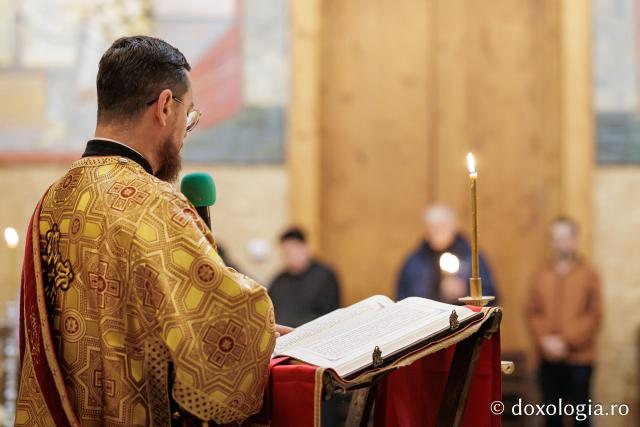 Sfânta Liturghie din Joia Mare la Parohia „Sf. Maxim Mărturisitorul - Sf. Grigorie Palama” Copou