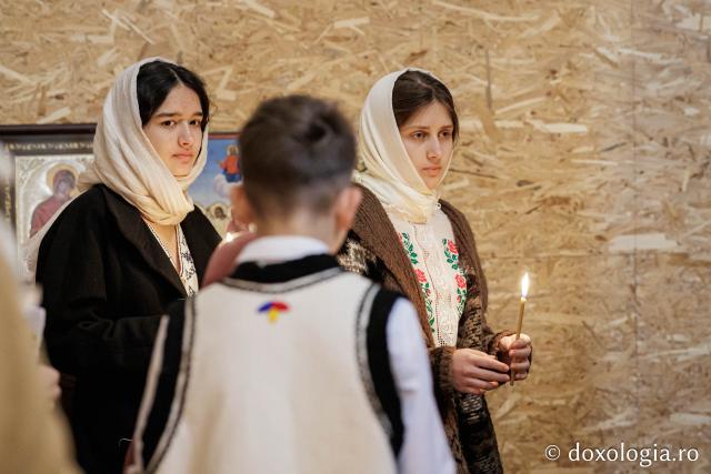 Sfânta Liturghie din Joia Mare la Parohia „Sf. Maxim Mărturisitorul - Sf. Grigorie Palama” Copou