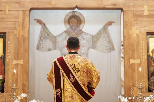 Sfânta Liturghie din Joia Mare la Parohia „Sf. Maxim Mărturisitorul - Sf. Grigorie Palama” Copou