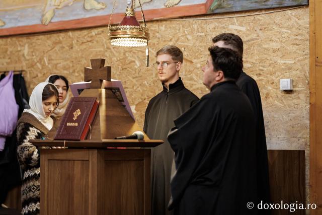 Sfânta Liturghie din Joia Mare la Parohia „Sf. Maxim Mărturisitorul - Sf. Grigorie Palama” Copou