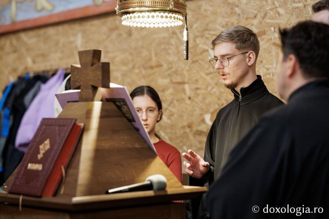 Sfânta Liturghie din Joia Mare la Parohia „Sf. Maxim Mărturisitorul - Sf. Grigorie Palama” Copou