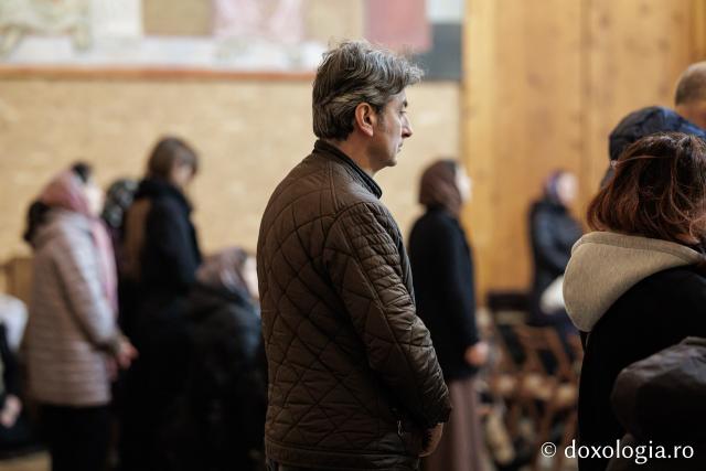 Sfânta Liturghie din Joia Mare la Parohia „Sf. Maxim Mărturisitorul - Sf. Grigorie Palama” Copou