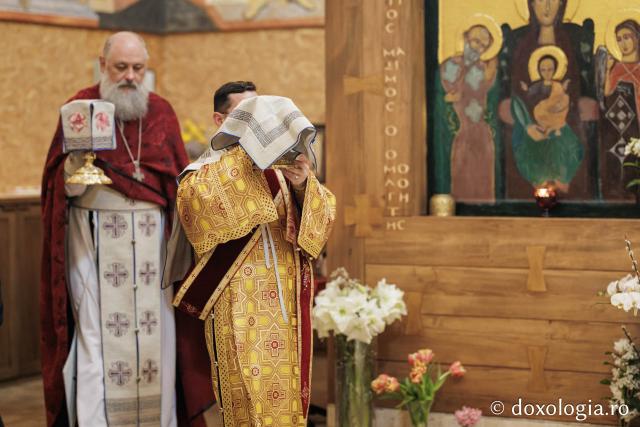 Sfânta Liturghie din Joia Mare la Parohia „Sf. Maxim Mărturisitorul - Sf. Grigorie Palama” Copou