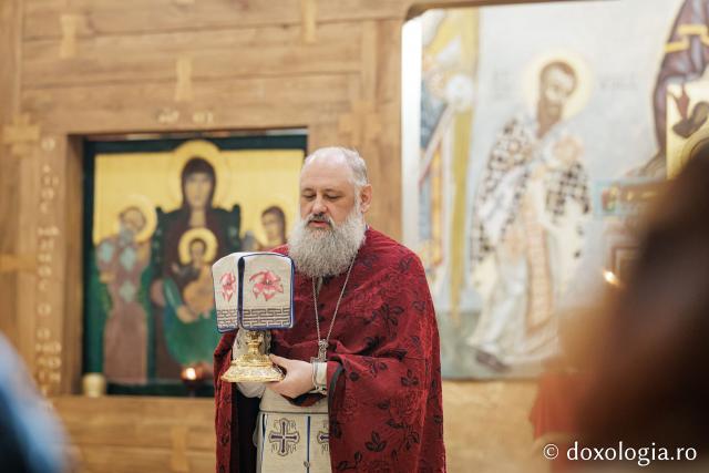 Sfânta Liturghie din Joia Mare la Parohia „Sf. Maxim Mărturisitorul - Sf. Grigorie Palama” Copou