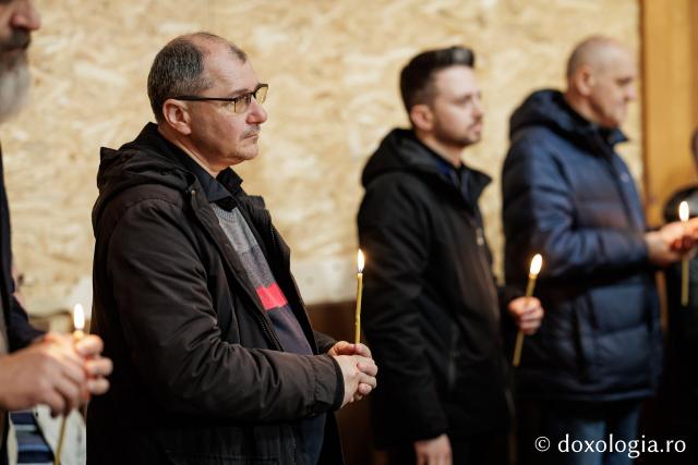 Sfânta Liturghie din Joia Mare la Parohia „Sf. Maxim Mărturisitorul - Sf. Grigorie Palama” Copou