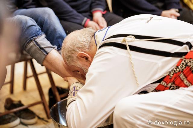 Sfânta Liturghie din Joia Mare la Parohia „Sf. Maxim Mărturisitorul - Sf. Grigorie Palama” Copou