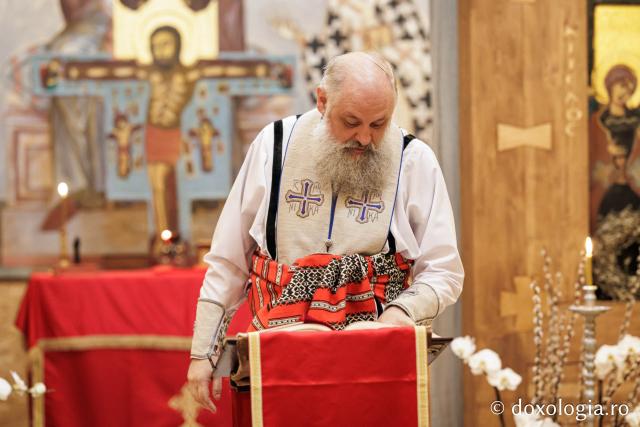 Sfânta Liturghie din Joia Mare la Parohia „Sf. Maxim Mărturisitorul - Sf. Grigorie Palama” Copou