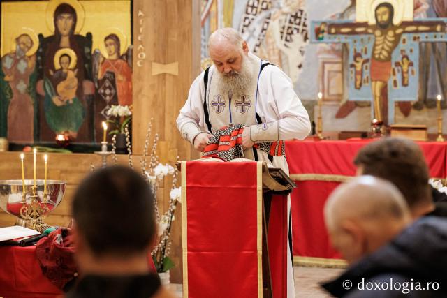 Sfânta Liturghie din Joia Mare la Parohia „Sf. Maxim Mărturisitorul - Sf. Grigorie Palama” Copou