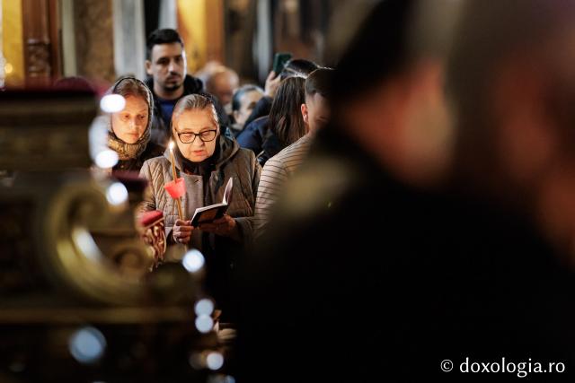(Foto) Prohodul Domnului la Catedrala Mitropolitana din Iași – 2026