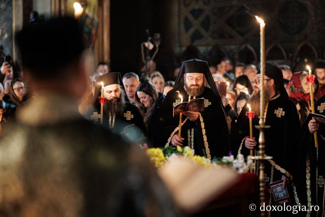 (Foto) Prohodul Domnului la Catedrala Mitropolitana din Iași – 2026