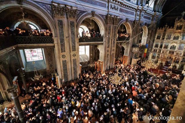 (Foto) Prohodul Domnului la Catedrala Mitropolitana din Iași – 2026