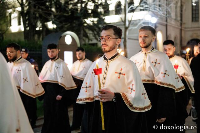 (Foto) Prohodul Domnului la Catedrala Mitropolitana din Iași – 2026