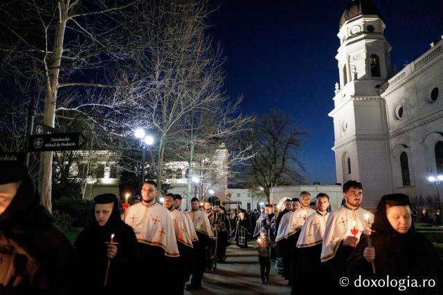 (Foto) Prohodul Domnului la Catedrala Mitropolitana din Iași – 2026