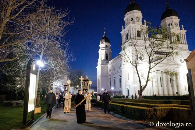 (Foto) Prohodul Domnului la Catedrala Mitropolitana din Iași – 2026