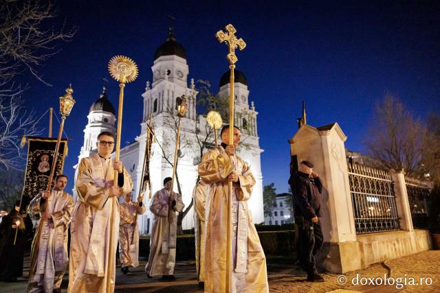 (Foto) Prohodul Domnului la Catedrala Mitropolitana din Iași – 2026