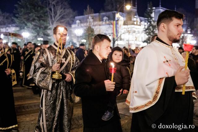 (Foto) Prohodul Domnului la Catedrala Mitropolitana din Iași – 2026