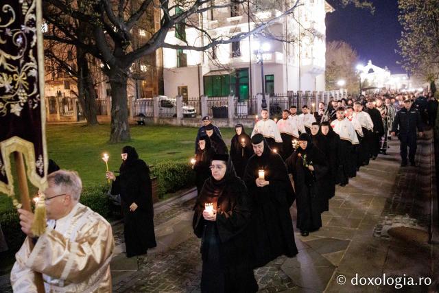 (Foto) Prohodul Domnului la Catedrala Mitropolitana din Iași – 2026