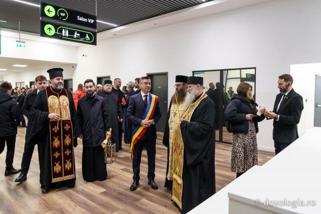 De la Ierusalim la Iași: Sfânta Lumină, primită la Catedrala Mitropolitană