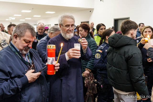 De la Ierusalim la Iași: Sfânta Lumină, primită la Catedrala Mitropolitană