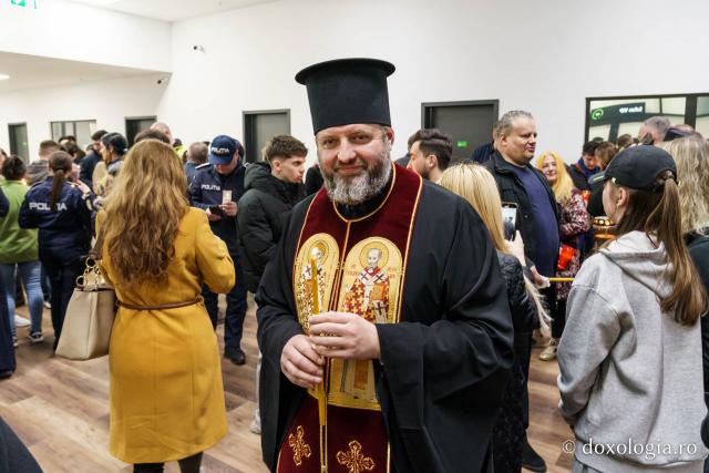 De la Ierusalim la Iași: Sfânta Lumină, primită la Catedrala Mitropolitană