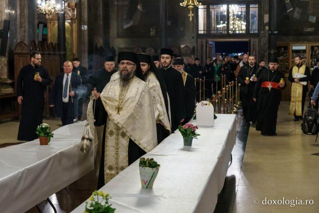 De la Ierusalim la Iași: Sfânta Lumină, primită la Catedrala Mitropolitană