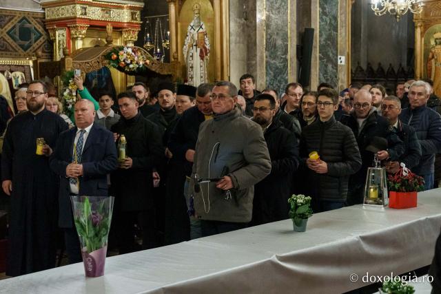 De la Ierusalim la Iași: Sfânta Lumină, primită la Catedrala Mitropolitană