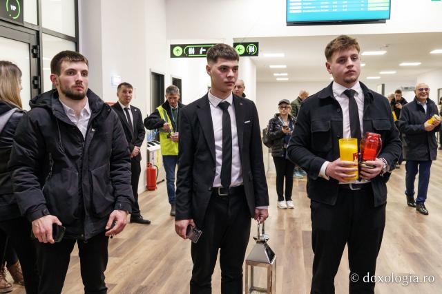 De la Ierusalim la Iași: Sfânta Lumină, primită la Catedrala Mitropolitană