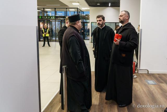 De la Ierusalim la Iași: Sfânta Lumină, primită la Catedrala Mitropolitană