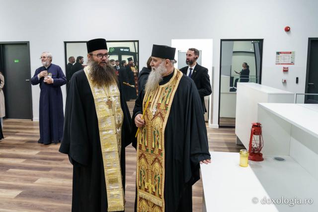 De la Ierusalim la Iași: Sfânta Lumină, primită la Catedrala Mitropolitană