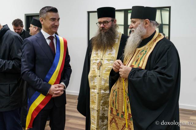 De la Ierusalim la Iași: Sfânta Lumină, primită la Catedrala Mitropolitană