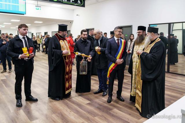 De la Ierusalim la Iași: Sfânta Lumină, primită la Catedrala Mitropolitană