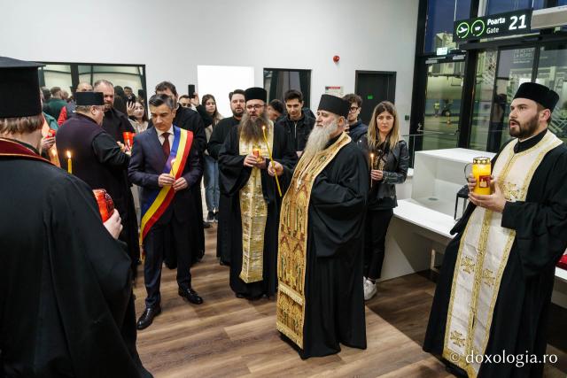 De la Ierusalim la Iași: Sfânta Lumină, primită la Catedrala Mitropolitană