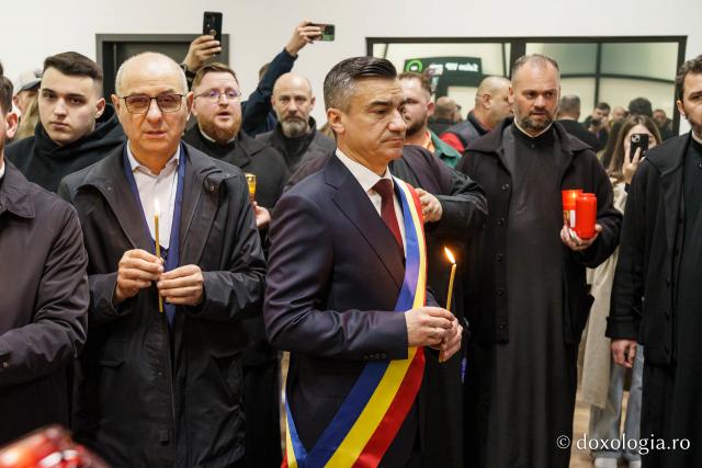 De la Ierusalim la Iași: Sfânta Lumină, primită la Catedrala Mitropolitană