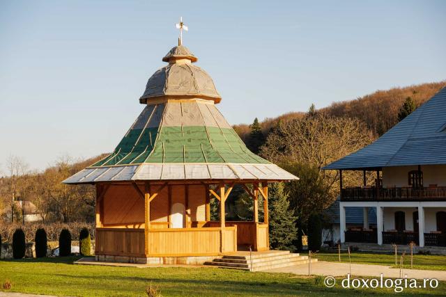 Marea Luni la Mănăstirea Almaș din județul Neamț