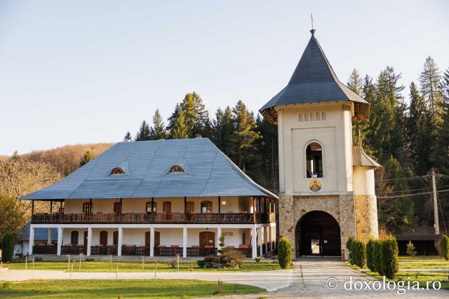 Marea Luni la Mănăstirea Almaș din județul Neamț