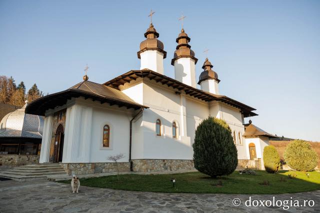 Marea Luni la Mănăstirea Almaș din județul Neamț