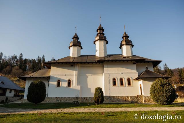 Marea Luni la Mănăstirea Almaș din județul Neamț