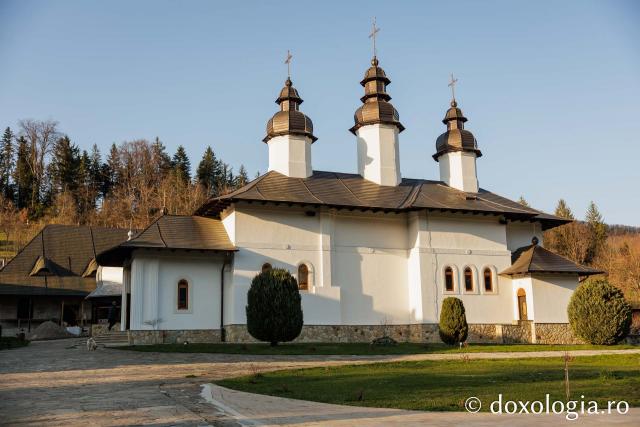 Marea Luni la Mănăstirea Almaș din județul Neamț