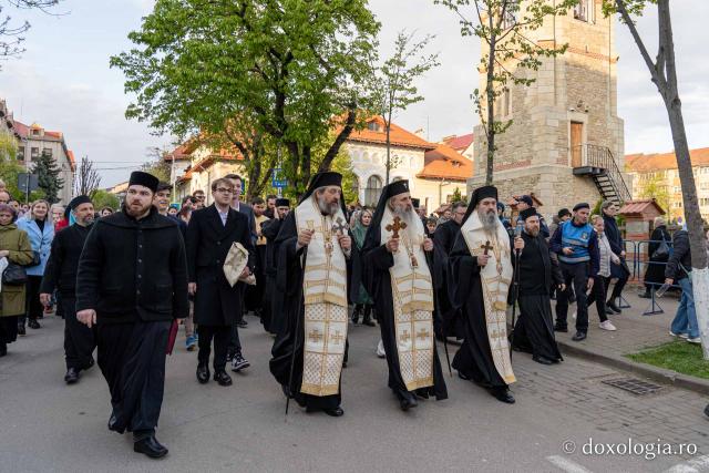 (Foto) Hramul Botoșaniului: procesiune cu moaștele Sfântului Cuvios Cleopa