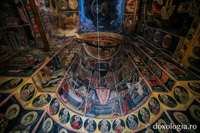 (Foto) Pași de pelerin la Mănăstirea Tismana