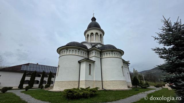 Mănăstirea „Martirii Neamului” Muncel