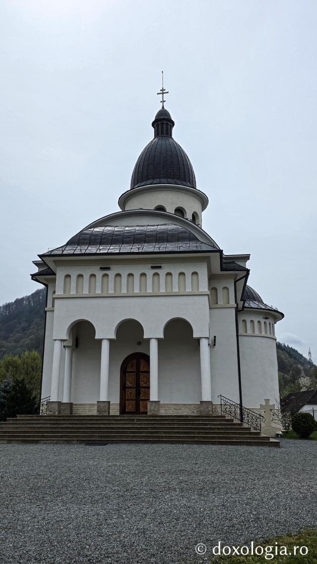 Mănăstirea „Martirii Neamului” Muncel