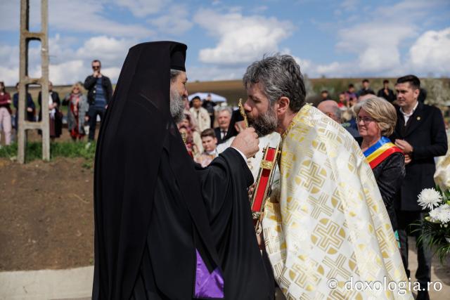 A fost pusă piatra de temelie pentru biserica din localitatea Alexești – Ipatele