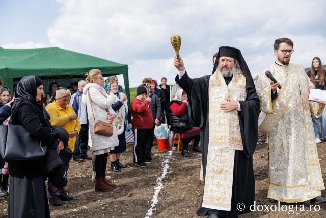A fost pusă piatra de temelie pentru biserica din localitatea Alexești – Ipatele